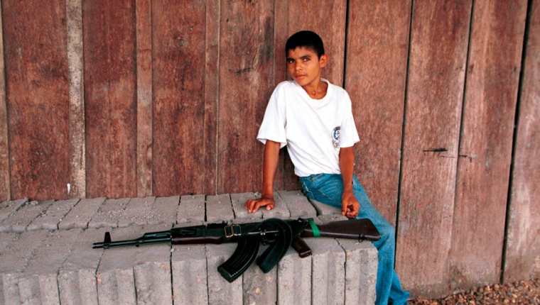 Se estima que durante el conflicto al menos 19.000 menores fueron reclutados por grupos armados ilegales, incluidas las FARC.  imágenes falsas