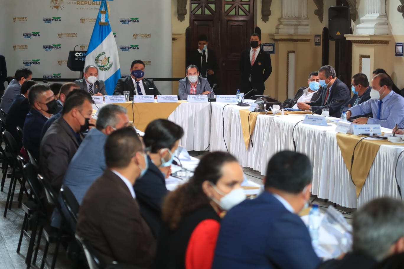 Congreso continúa discutiendo Ley de atención a la emergencia de covid-19. (Foto Prensa Libre: Carlos Hernández Ovalle)
