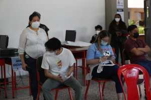 Muchos jóvenes de Huehuetenango se acercaron a los centros de vacunación donde se habilitó la inmunización para menores de entre 12 y 17años. (Foto Prensa Libre: Mike Castillo)