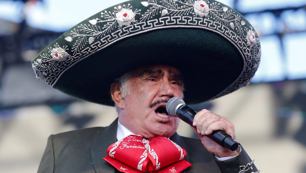 Vicente Fernández cumple 45 días en el hospital: en terapia intensiva y respirando por traqueostomía