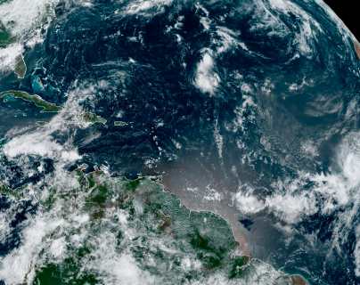 Tormenta tropical Larry se fortalece y podría convertirse en huracán esta noche