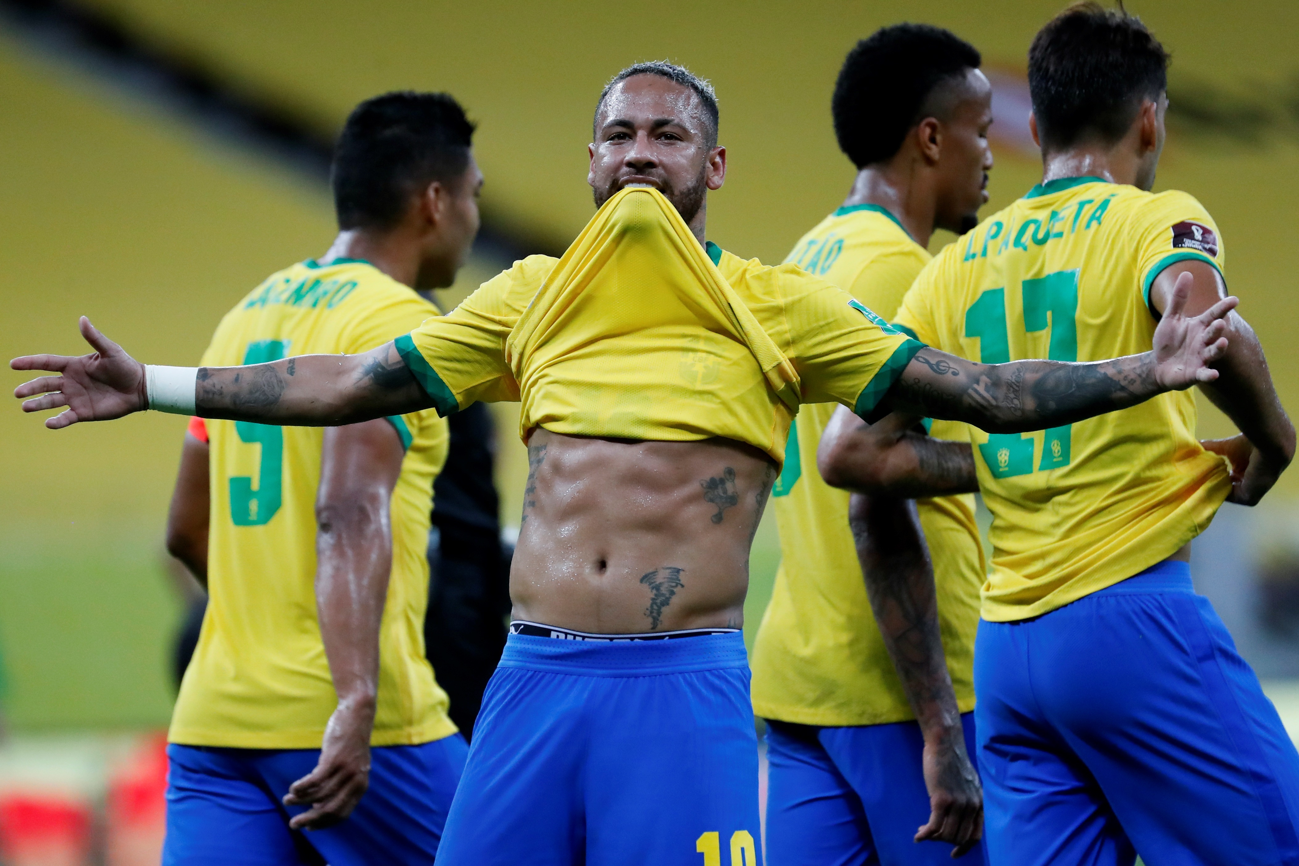Neymar de Brasil celebra un gol en el partido por las eliminatorias sudamericanas para el Mundial de Qatar 2022 ante Perú en la ciudad de Recife (Brasil). Foto Prensa Libre: EFE.