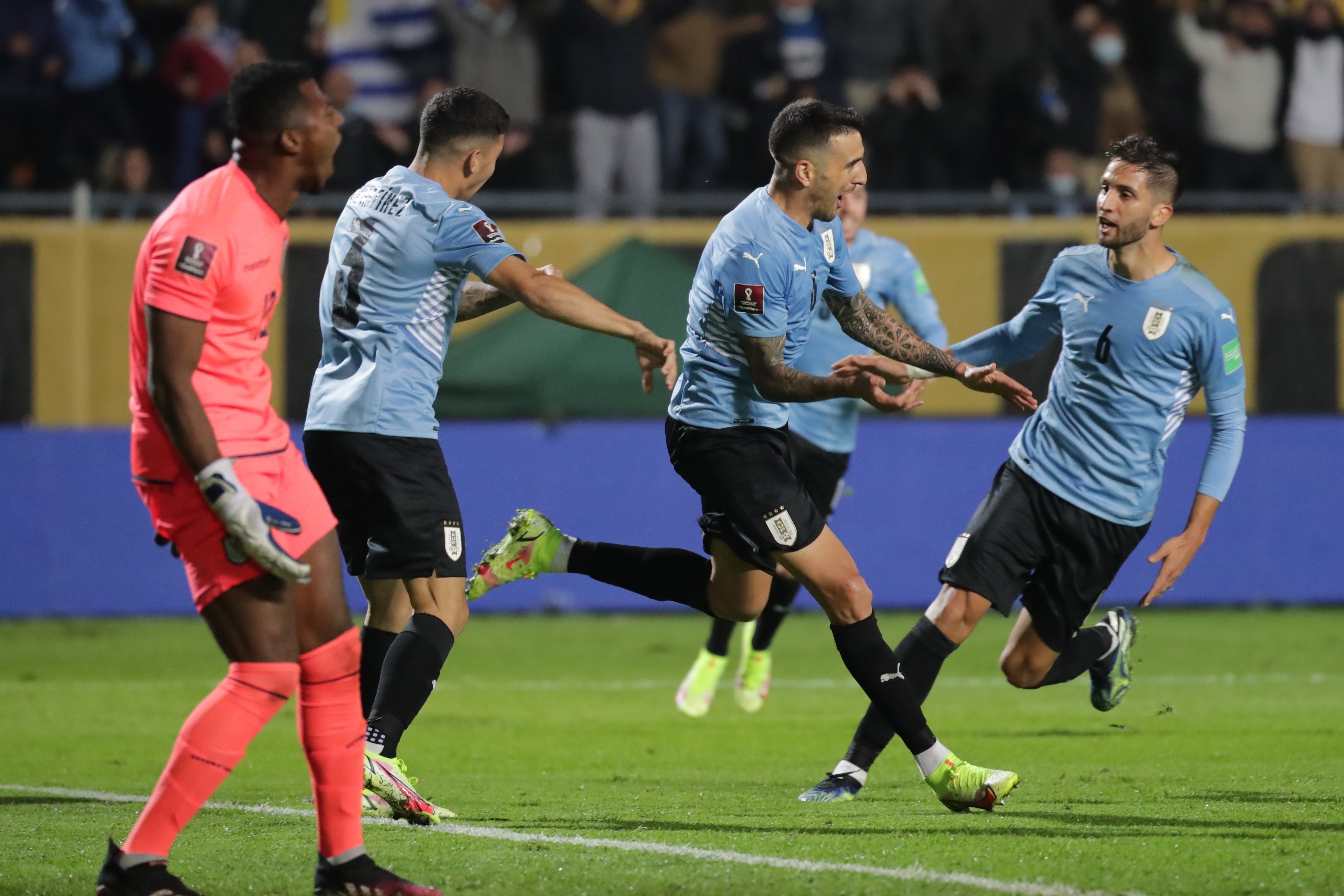 La Selección de Uruguay sufre para destronar a Ecuador del tercer puesto