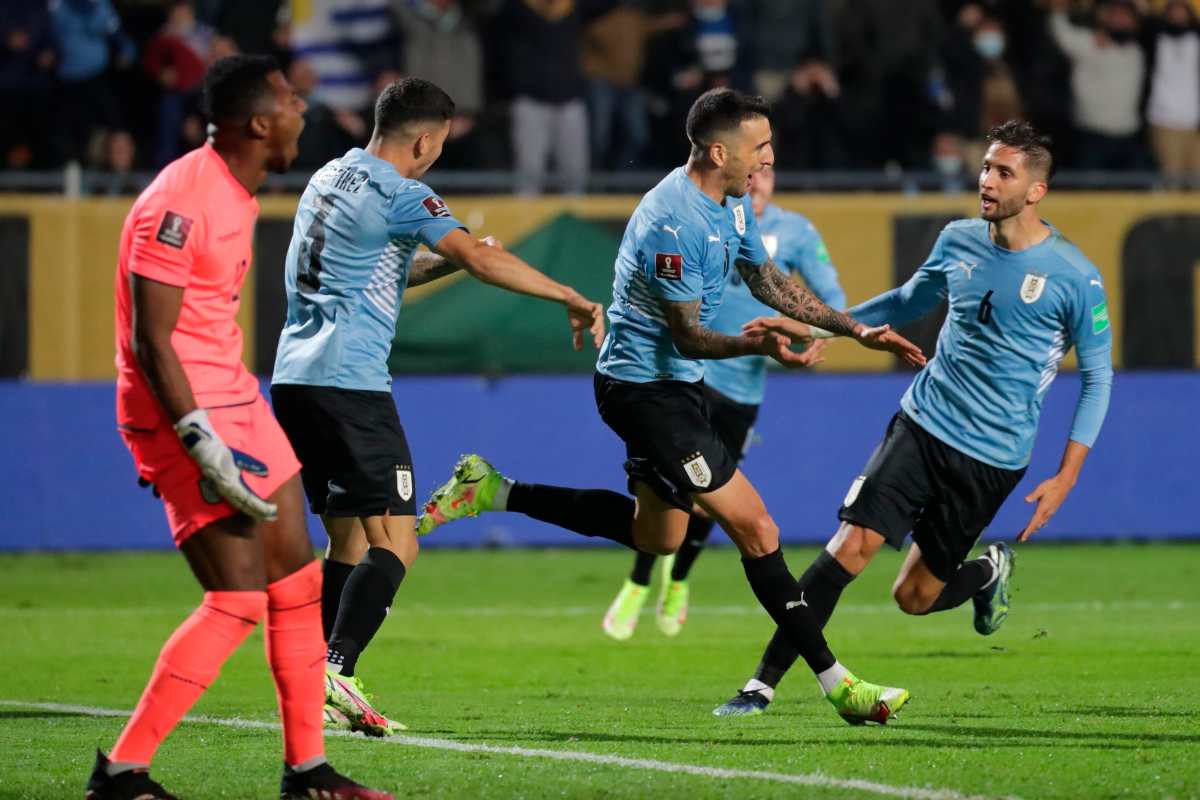 La Selección de Uruguay sufre para destronar a Ecuador del tercer puesto