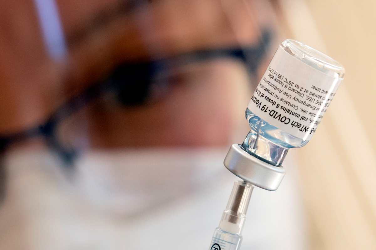 ¿Es necesario administrar una tercera dosis de la vacuna anticovid de Pfizer para proteger a los estadounidenses?