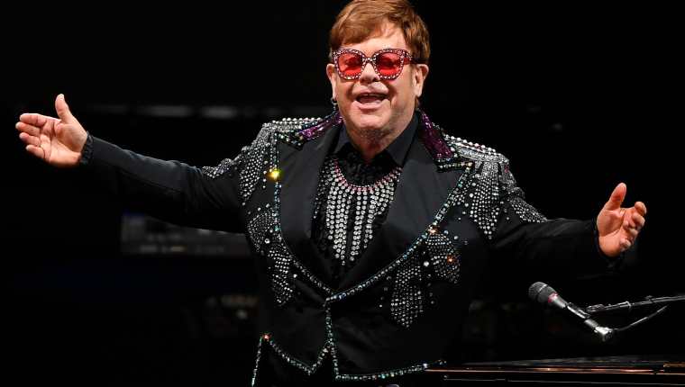 El músico Elton John es parte de este evento que reune a diferentes estrellas. 
 (Foto Prensa Libre: EFE/EPA/JULIAN SMITH)
