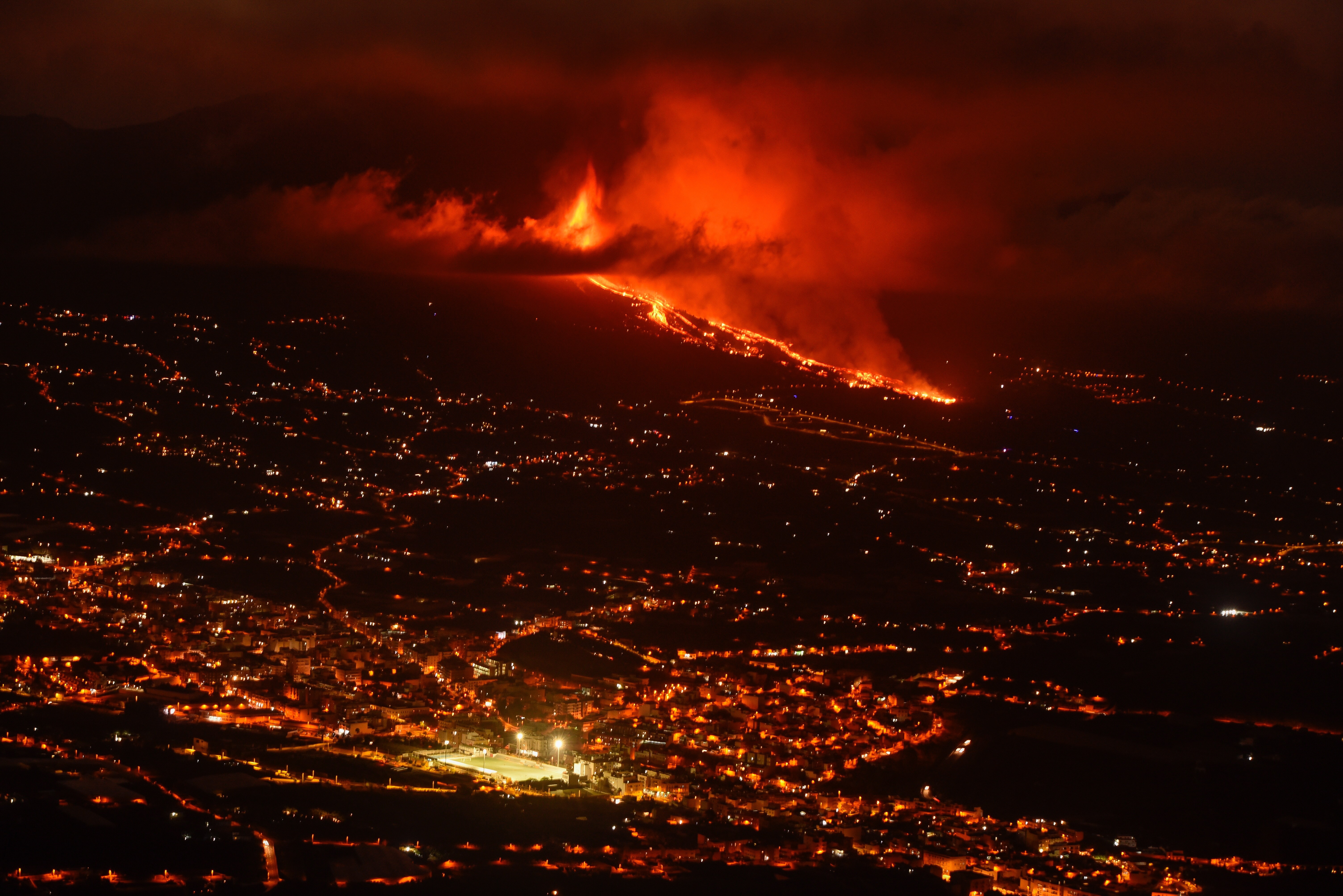 El volcán Cumbre Vieja entra en erupción en archipiélago español de Canarias. (Foto Prensa Libre: EFE)