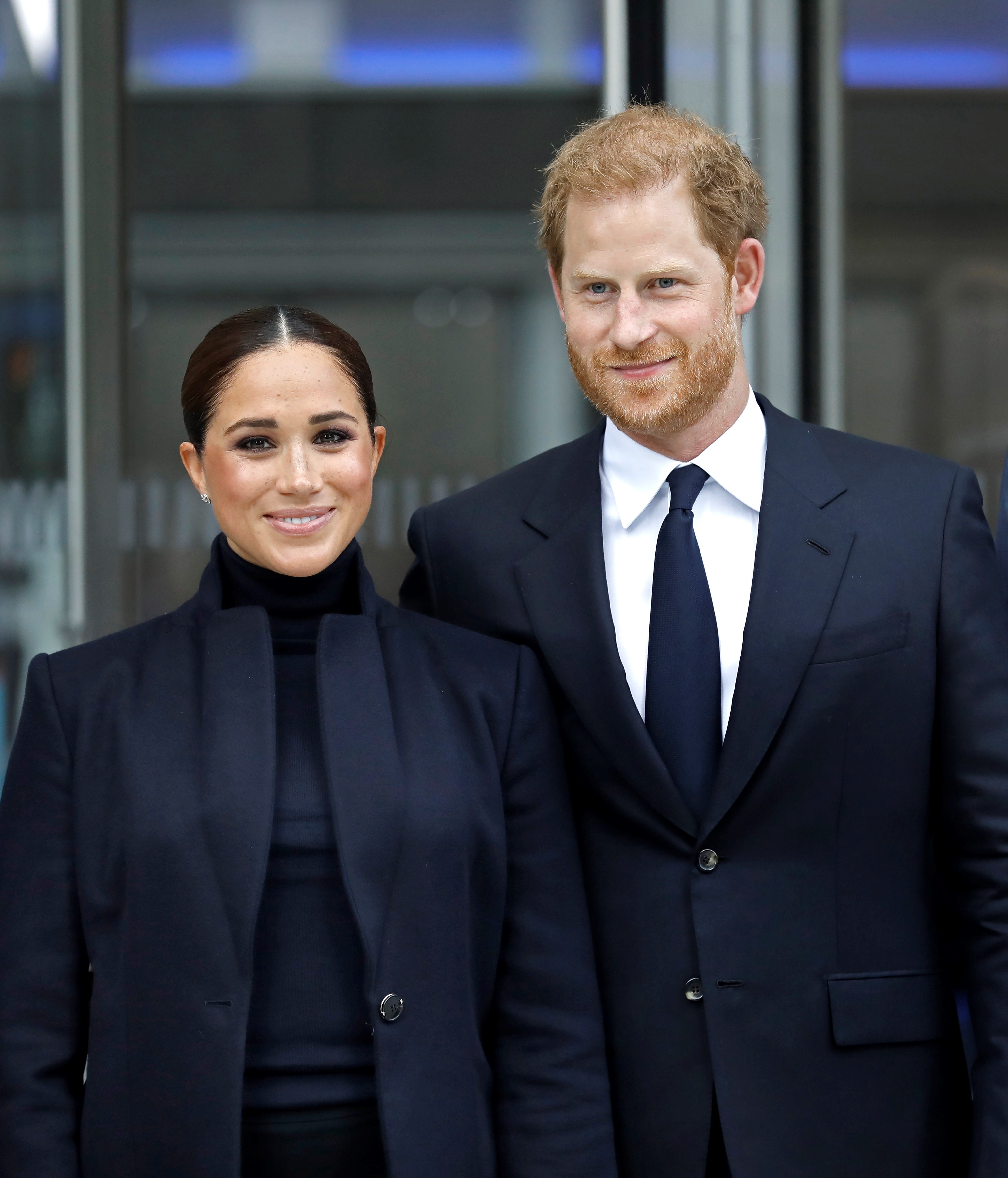 New York (United States), 23/09/2021.- Britain's Prince Harry, Duke of Sussex (R) and his wife Meghan, Duchess of Sussex pose for photographers in front of the World Trade Center in New York, New York, USA, 23 September 2021. The couple will attend the Global Citizen Concert in Central Park to stress the importance of global vaccine equity to end the coronavirus disease (COVID-19) pandemic. (Duque Duquesa Cambridge, Reino Unido, Estados Unidos, Nueva York) EFE/EPA/Peter Foley