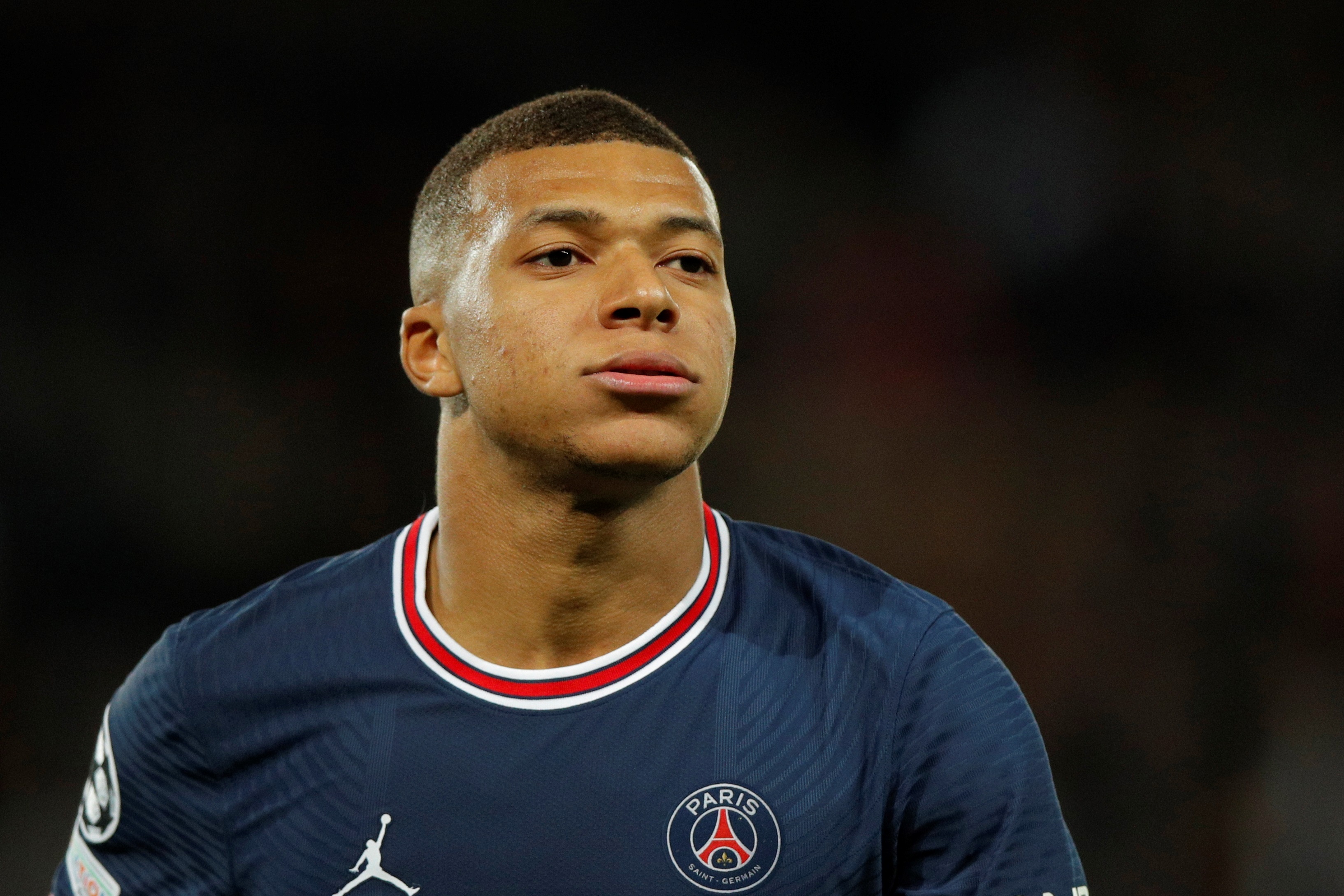 El delantero francés Kylian Mbappe confesó que pidió salir del equipo en julio pasado. Foto Prensa Libre: EFE.