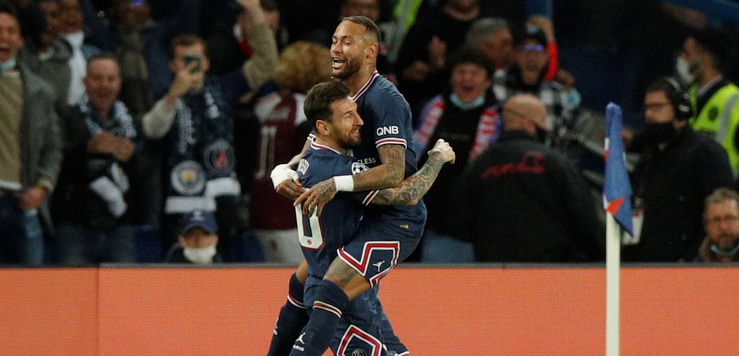 Lionel Messi celebra junto a su amigo y compañero Neymar, después de anotar contra el City. (Foto Prensa Libre: EFE)