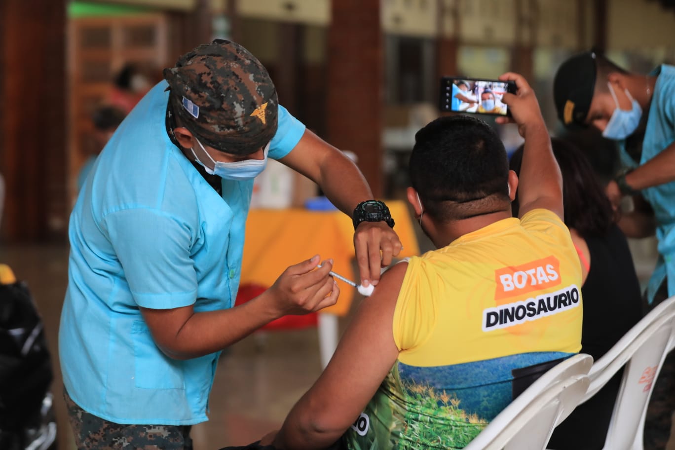 Actualmente, en Guatemala se abrió la vacunación para mayores de 18 años. (Foto Prensa Libre: Byron García)