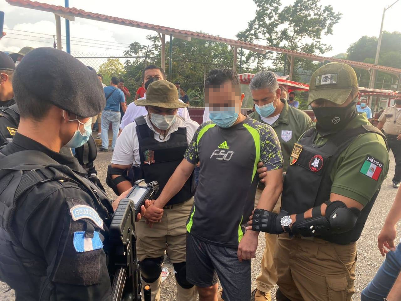 
Wilson Rolando Alfaro Bravo fue entregado por policía mexicanos a agentes guatemaltecos en la Frontera El Carmen, Malacatán, San Marcos. (Foto Prensa Libre: PNC)
