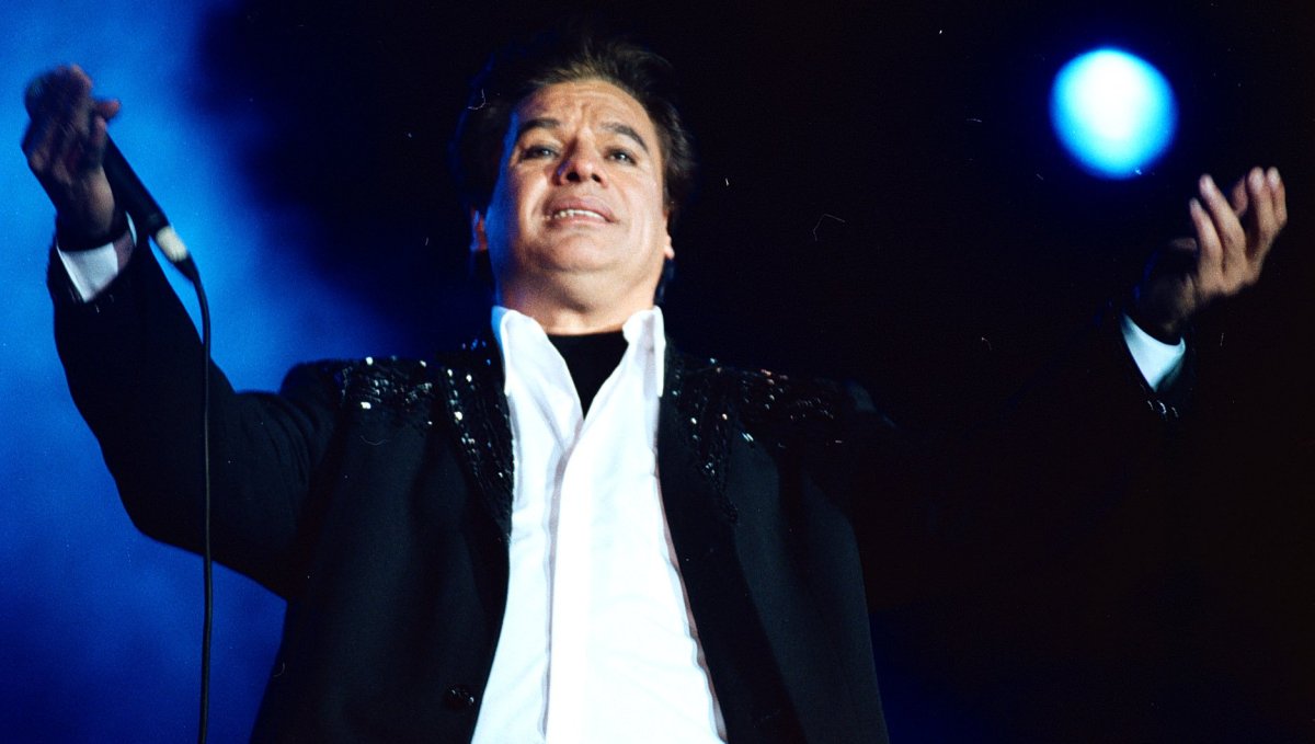 Juan Gabriel durante una de sus presentaciones.  (Foto Prensa Libre: Hemeroteca PL).