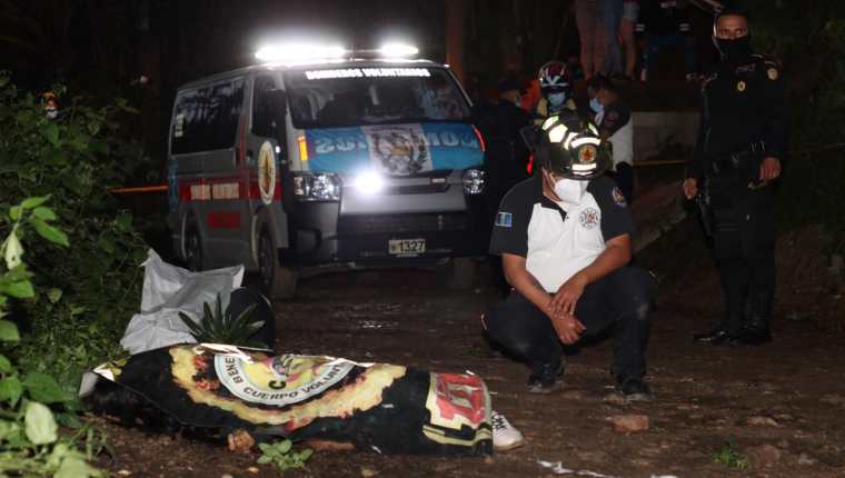 
Los hechos de violencia ocurren con frecuencia en Guatemala, siendo la capital una de las áreas más afectadas. (Foto Prensa Libre: Bomberos Voluntarios)
