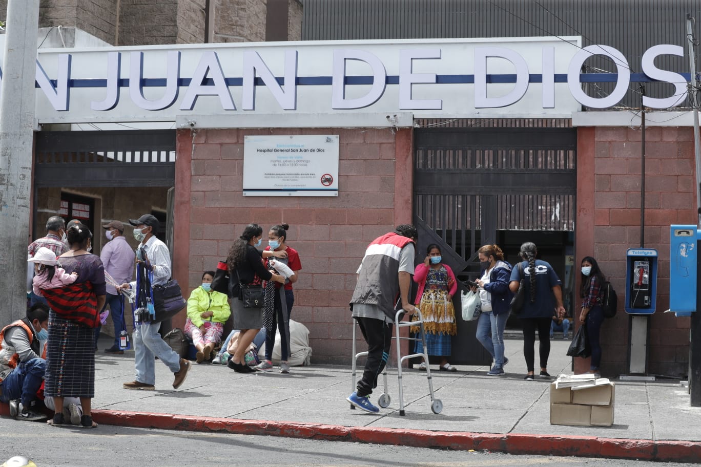 Los hospitales aún se encuentran saturados por la reciente ola de contagios de coronavirus. (Foto Prensa Libre: Esbin García)