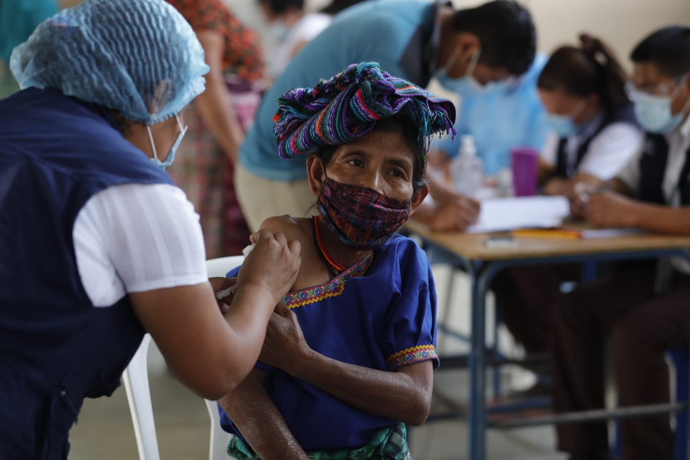 El aumento en el número de contagios diarios causa preocupación en Guatemala y las autoridades hacen un llamado a la población para que se vacune contra el coronavirus. (Foto Prensa Libre: Esbin García)