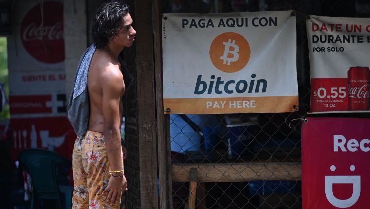 A man is seen in a store where bitcoins are accepted in El Zonte, La Libertad, El Salvador on September 4, 2021. - The Congress of El Salvador approved in June a law that will make bitcoin legal tender in the country from September 7, with the aim of boosting its economy although analysts warn of a negative impact. (Photo by MARVIN RECINOS / AFP)