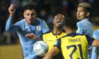 Uruguay's Jose Maria Gimenez (L) and Ecuador's Michael Estrada vie for the ball during their South American qualification football match for the FIFA World Cup Qatar 2022 at the Campeon del Siglo stadium in Montevideo on September 9, 2021. (Photo by Ernesto Ryan / POOL / AFP)