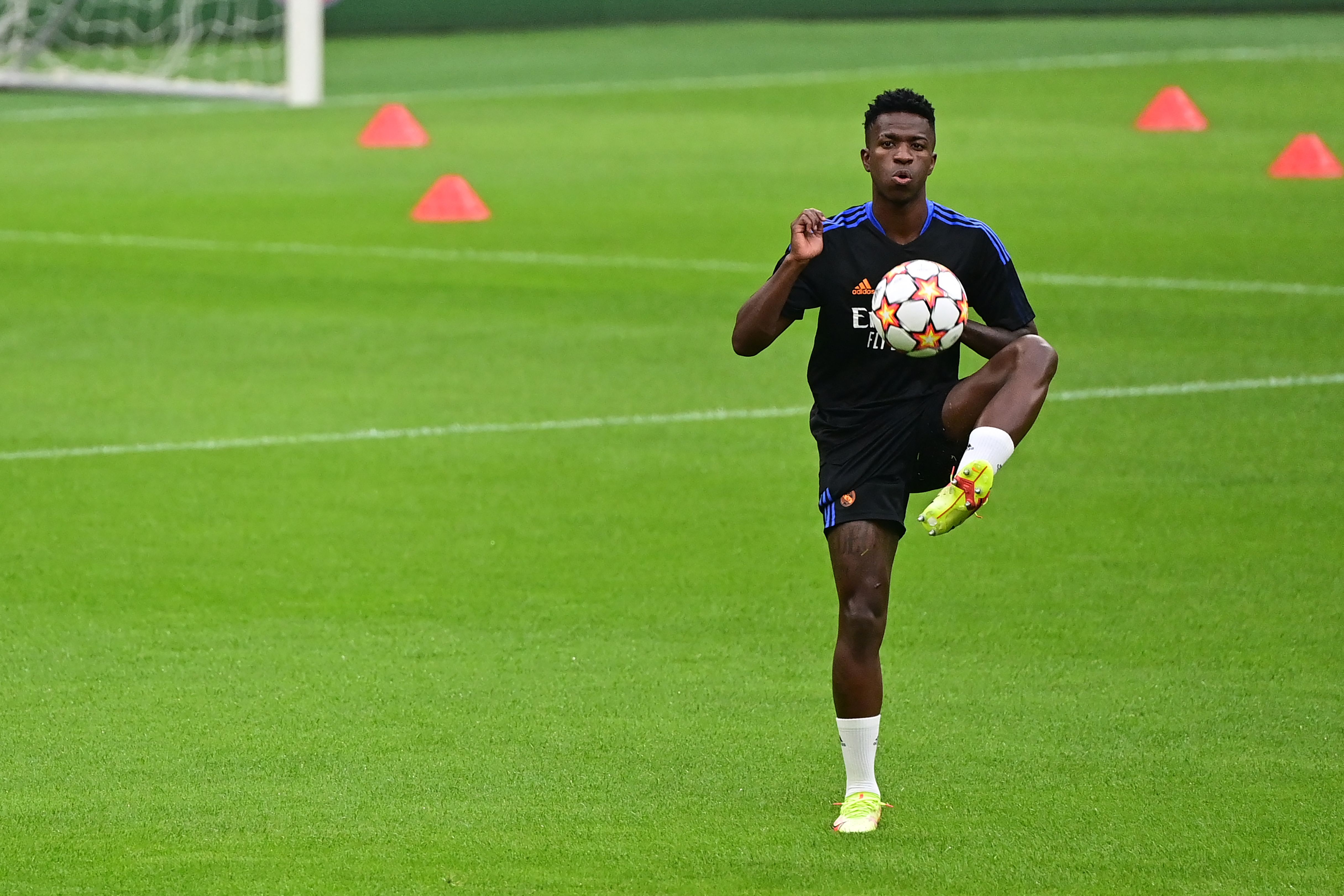 Vinicius Junior durante la práctica de este martes. (Foto Prensa Libre: AFP)