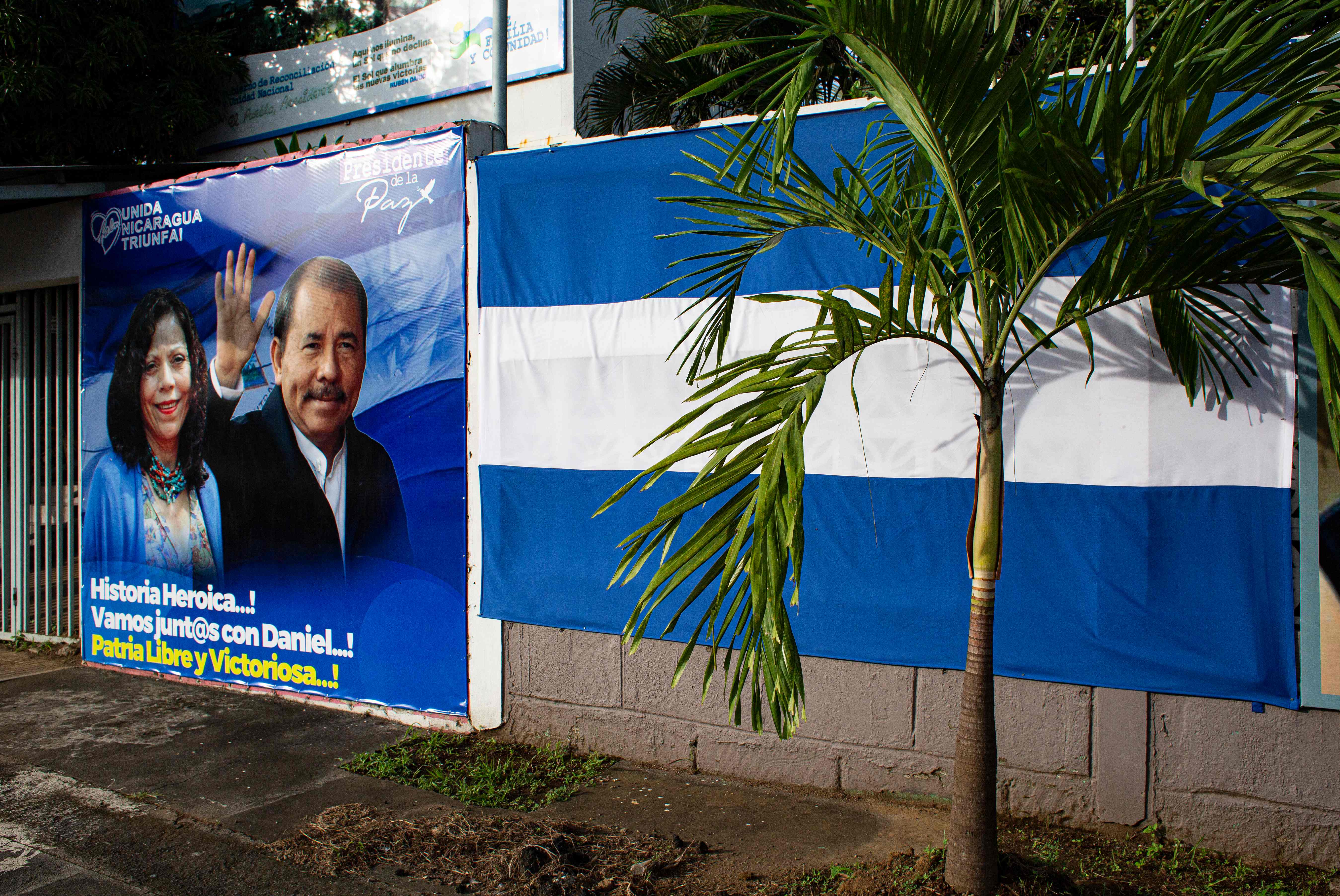 Vista de una publicidad al presidente de Nicaragua, Daniel Ortega. (Foto Prensa Libre: AFP)