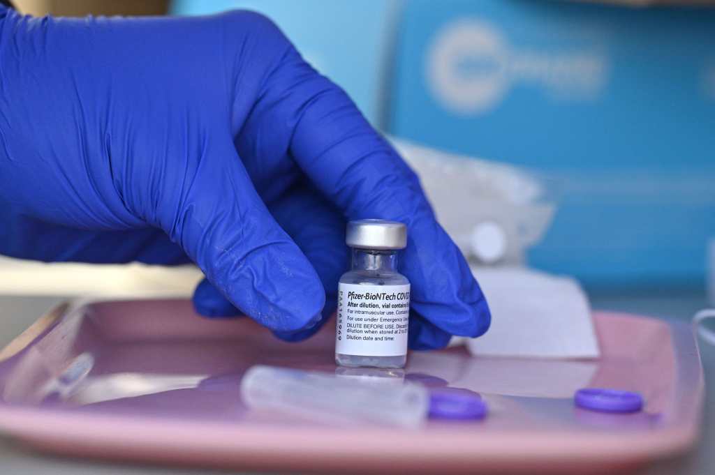 Las vacunas de Pfizer fueron compradas por medio del mecanismo Covax, dijo la Presidencia. (Foto Prensa Libre: AFP)