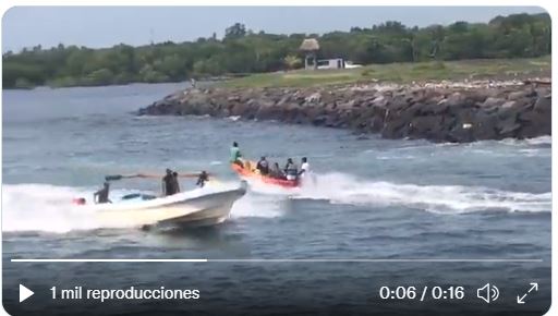 Los Bomberos Voluntarios buscan a Karen Guisela Osoy Flores en aguas del Puerto San José, Escuintla. (Foto Prensa Libre: CVB)