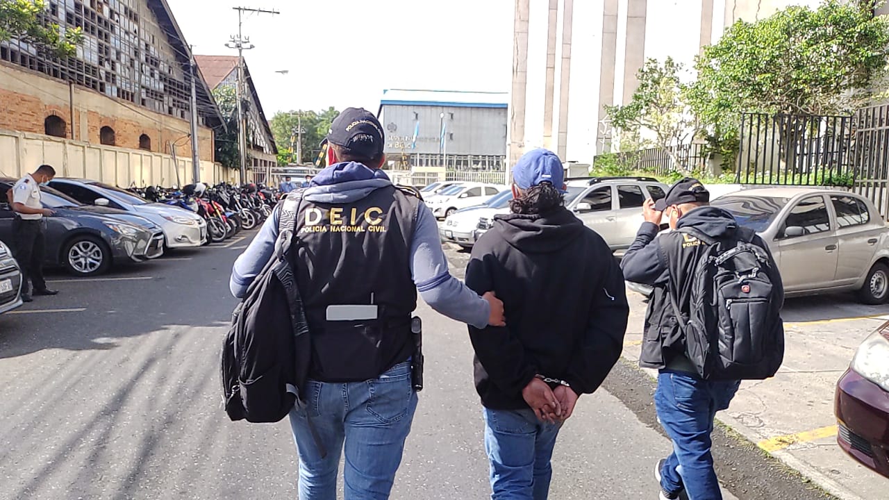 Presuntos pandilleros son señalados por el MP y la PNC de ser parte de redes de extorsionistas que operan en el país. (Foto Prensa Libre: PNC)