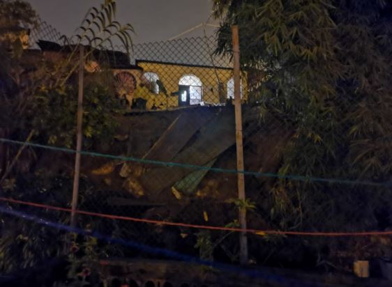 Derrumbe en Alamedas Norte, en la capital. (Foto Prensa Libre: Conred) 