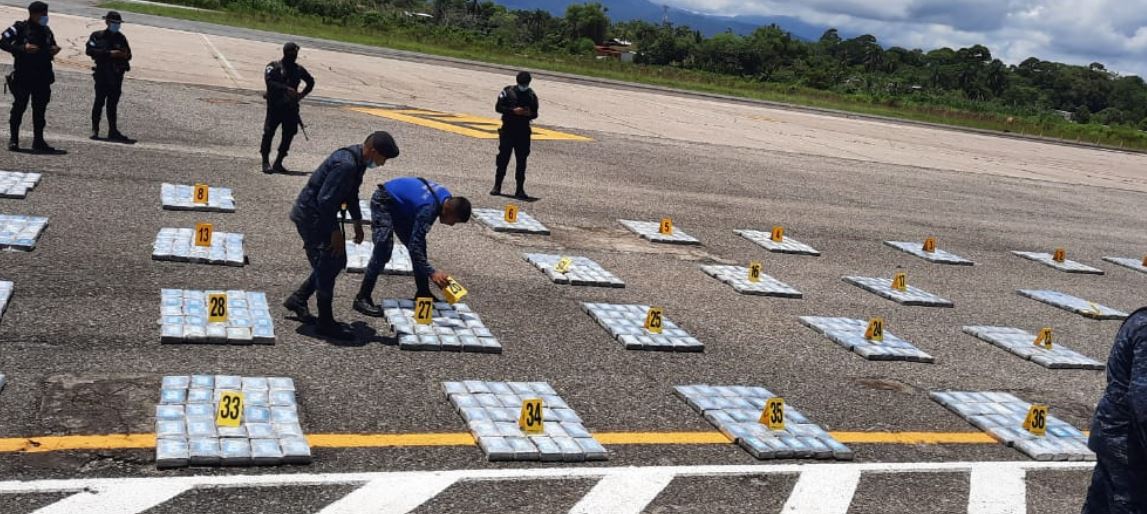 Droga decomisada por las autoridades en Izabal. (Foto Prensa Libre: PNC) 