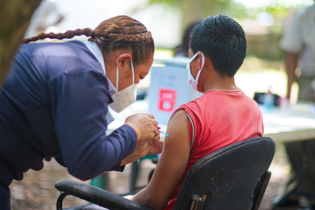 El 55.8% de la población objetivo ha sido vacunada contra el coronavirus en El Salvador. (Foto Prensa Libre: Ministerio de Salud El Salvador)