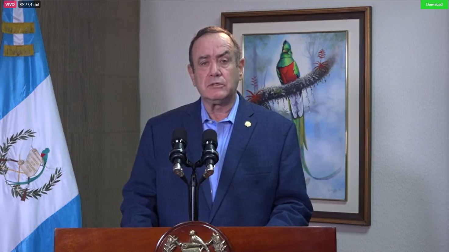 El presidente Alejandro Giammattei anuncia nuevas restricciones para contener el avance de la pandemia de coronavirus. (Foto Prensa Libre: Captura de pantalla)