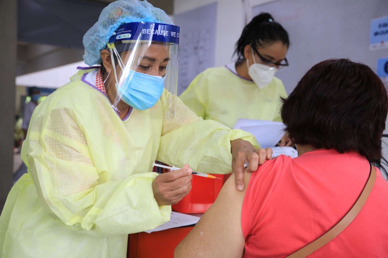 El IGSS ha creado las brigadas empresariales para vacunación a personal de diferentes actividades productivas. (Foto, Prensa Libre: igssgt.org).