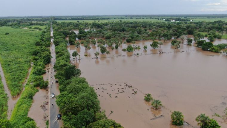 Las inundaciones por el cambio de curso del río Pantaleón han dañado varios cultivos. (Foto, Prensa Libre: ICC).