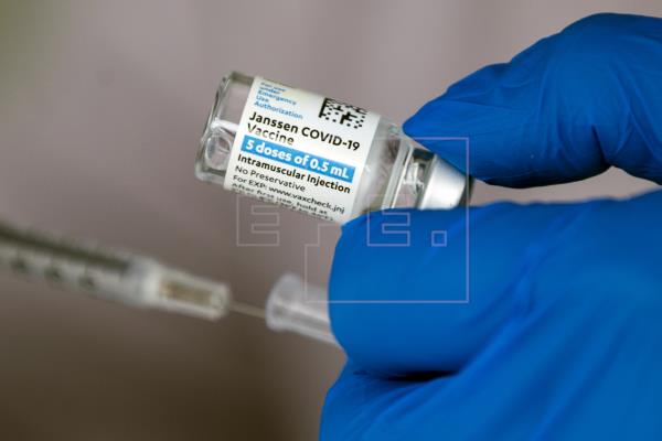 Johnson & Johnson asegura que un refuerzo de su vacuna eleva la protección contra el coronavirus