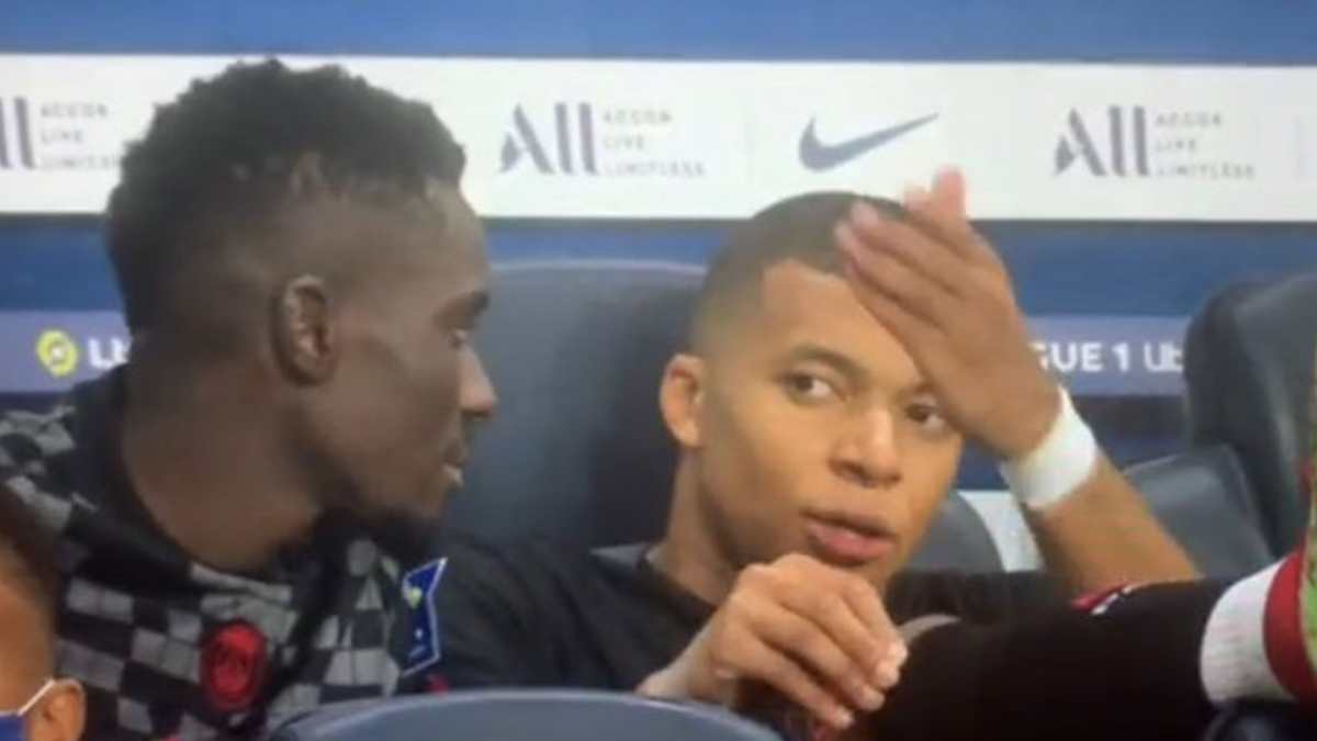 VIDEO | Captan a Mbappé quejándose de que Neymar no le pasa el balón