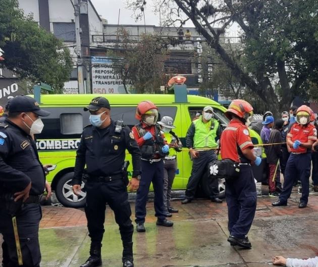 En septiembre 2021 los cuerpos de socorro reportan varias personas fallecidas por heridas de bala. (Foto Prensa Libre: Bomberos Municipales)