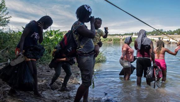 Miles de haitianos buscan escapar de la crisis que se vive en su país y solicitan asilo en Estados Unidos. (Foto Prensa Libre: AFP)