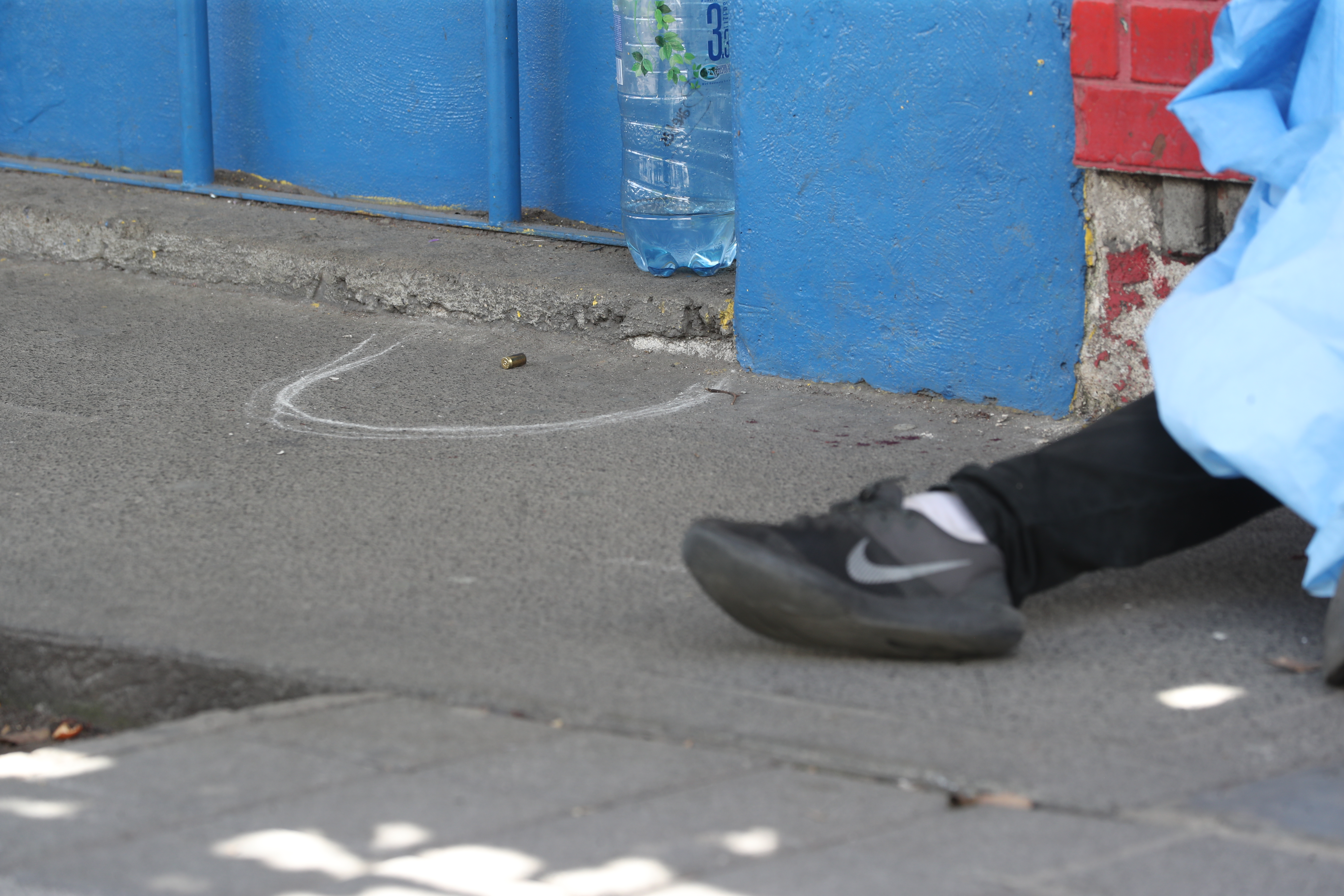 Ataque armado sobre la 15 av y calle Mart zona 6 deja dos personas muertas y un menor herido trasladado al hospital por bomberos municipales. Fotografa. Erick Avila: 16/09/2021
