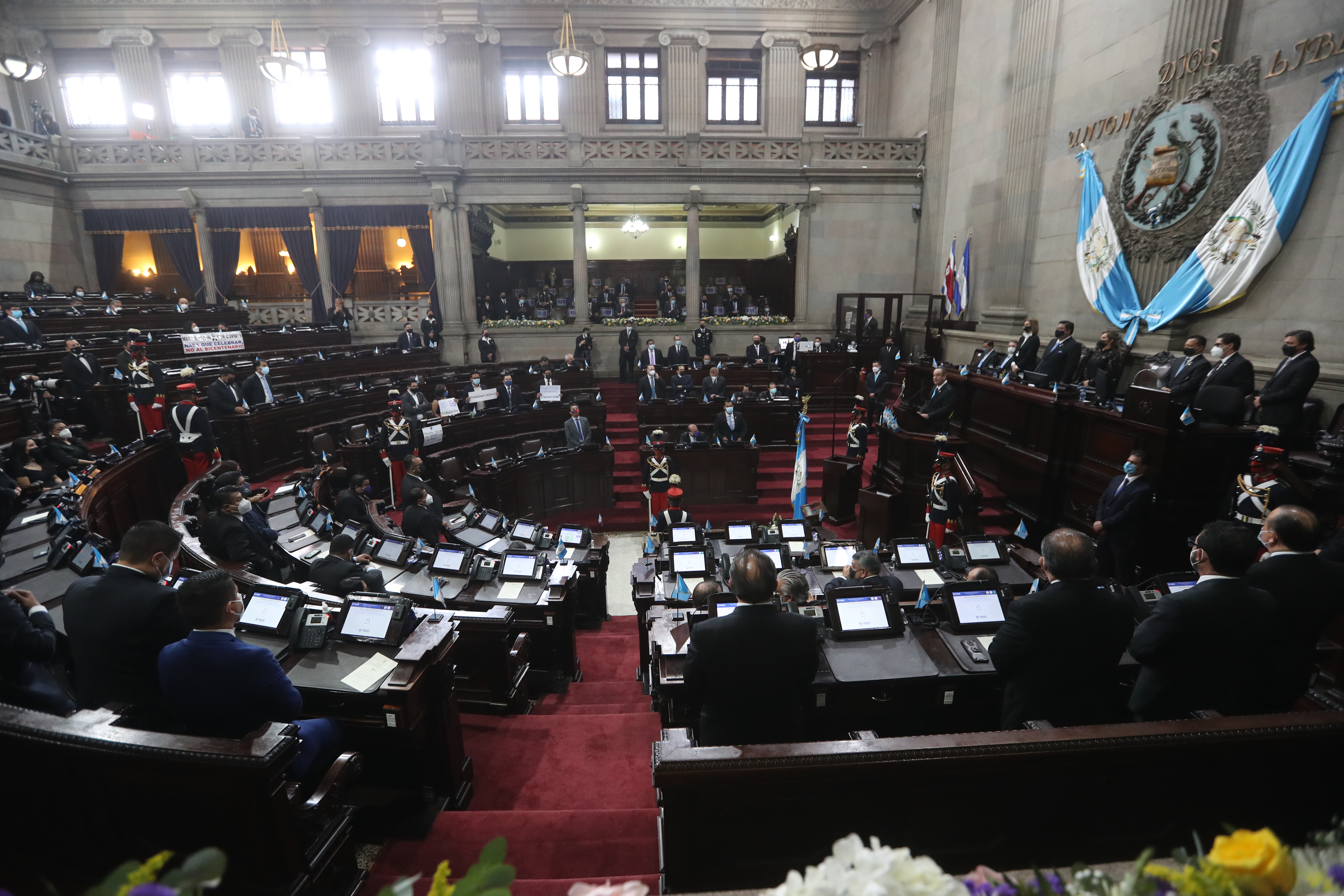 El presidente Alejandro Giammattei da su mensaje en sesión solemne en el Congreso en conmemoración del Bicentenario de Guatemala. Fotografía Prensa Libre: Érick Ávila. 