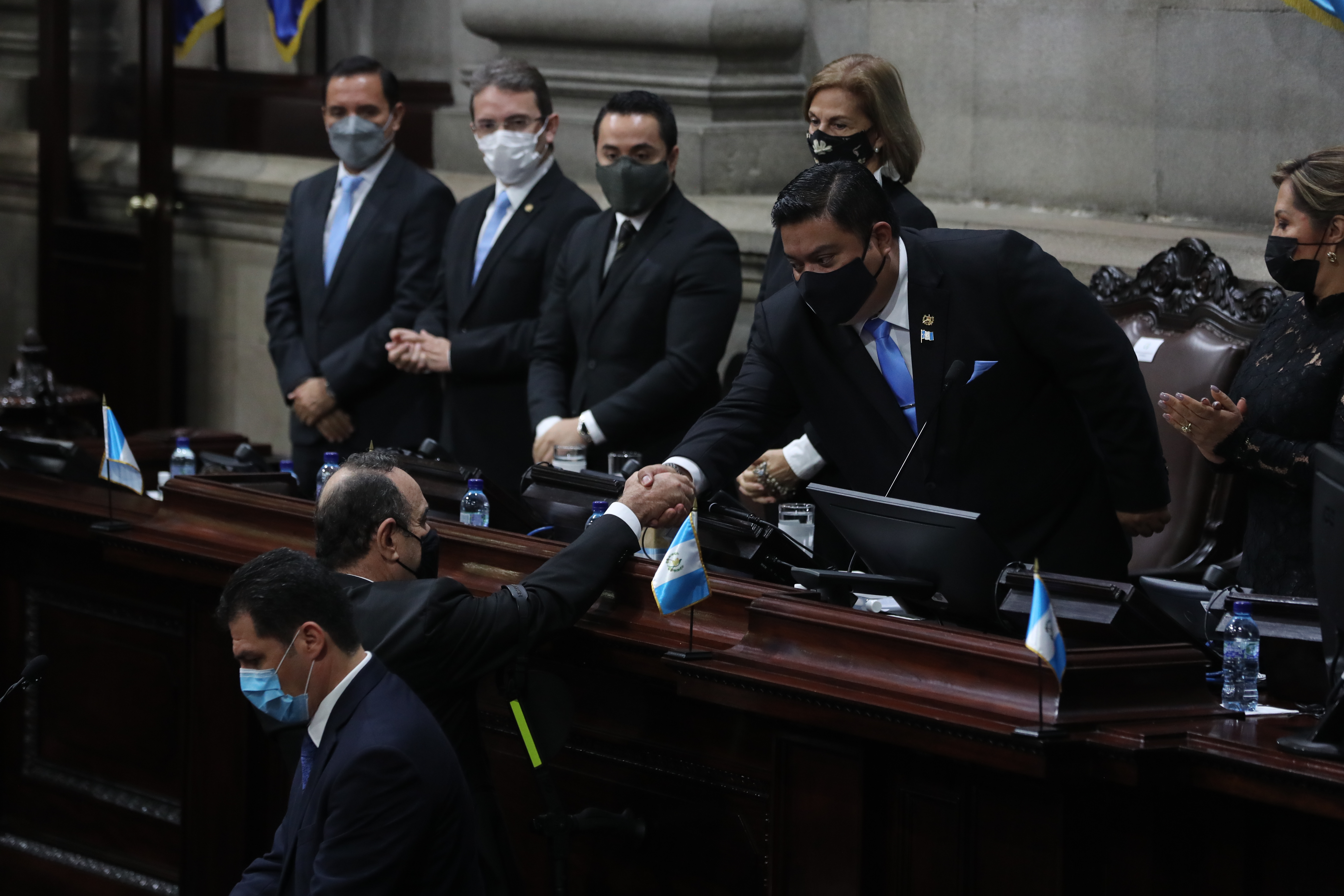 Alejandro Giammatei, presidente se despide del presidente del Congreso Allan Rodriguez, Solemne en el Congreso de la Repblica en conmemoracin del Bicentenario de Guatemala. Fotografa. Erick Avila: 14/09/2021
