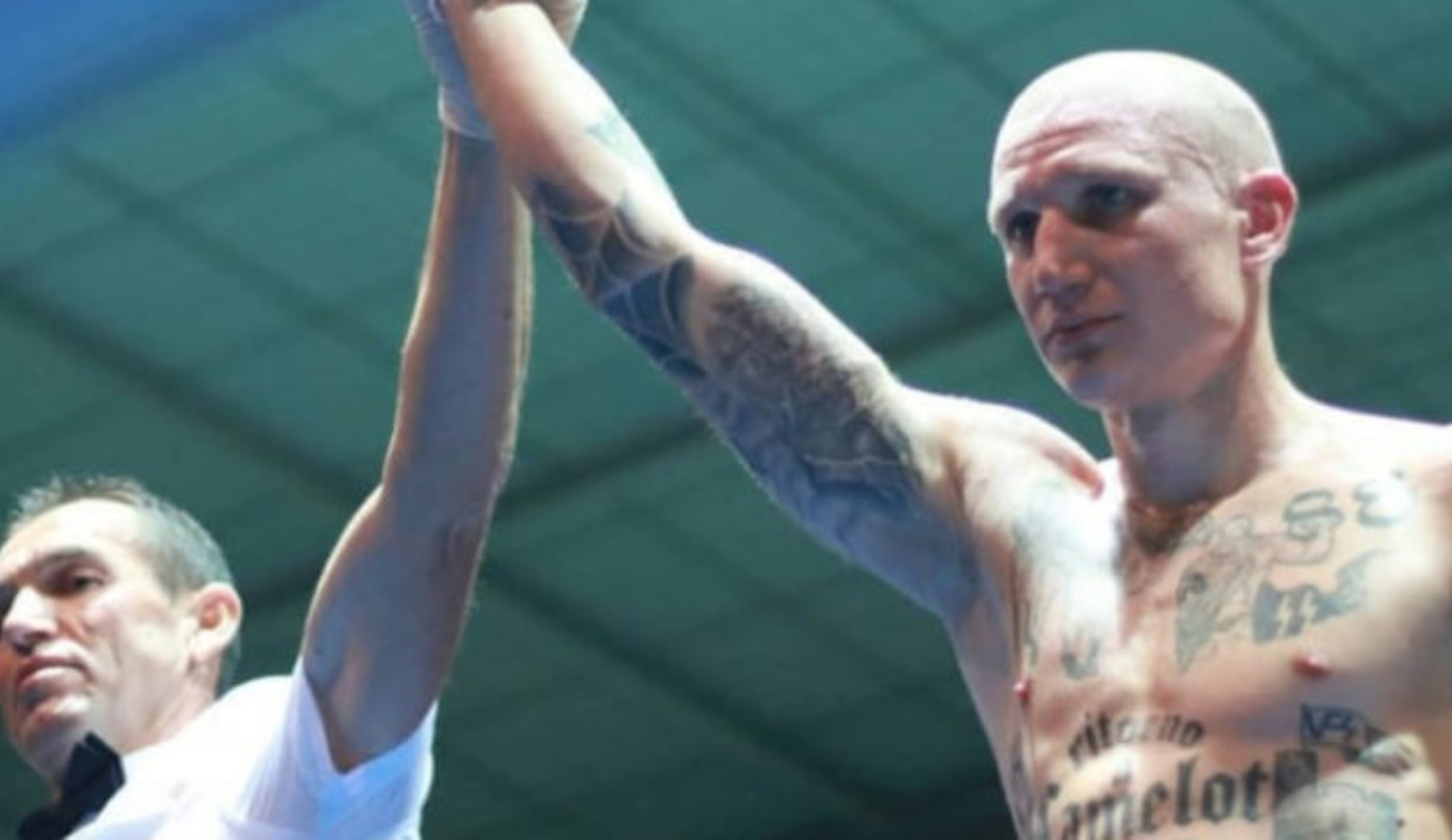 Michele Broili y sus tatuajes nazis en el ring de Trieste por el título de superpiuma italiano: el juego de culpas de la federación. Foto redes sociales.