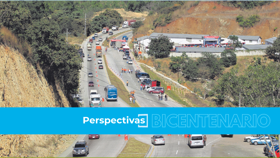 Los megaproyectos como la carretera al Atlántico fueron logros de los gobiernos de la denominada “primavera democrática”. En la foto, de noviembre de 2018, la recén inaugurada ampliación de la ruta, con el apoyo del gobierno de Taiwán. (Foto Prensa Libre: Hemeroteca)