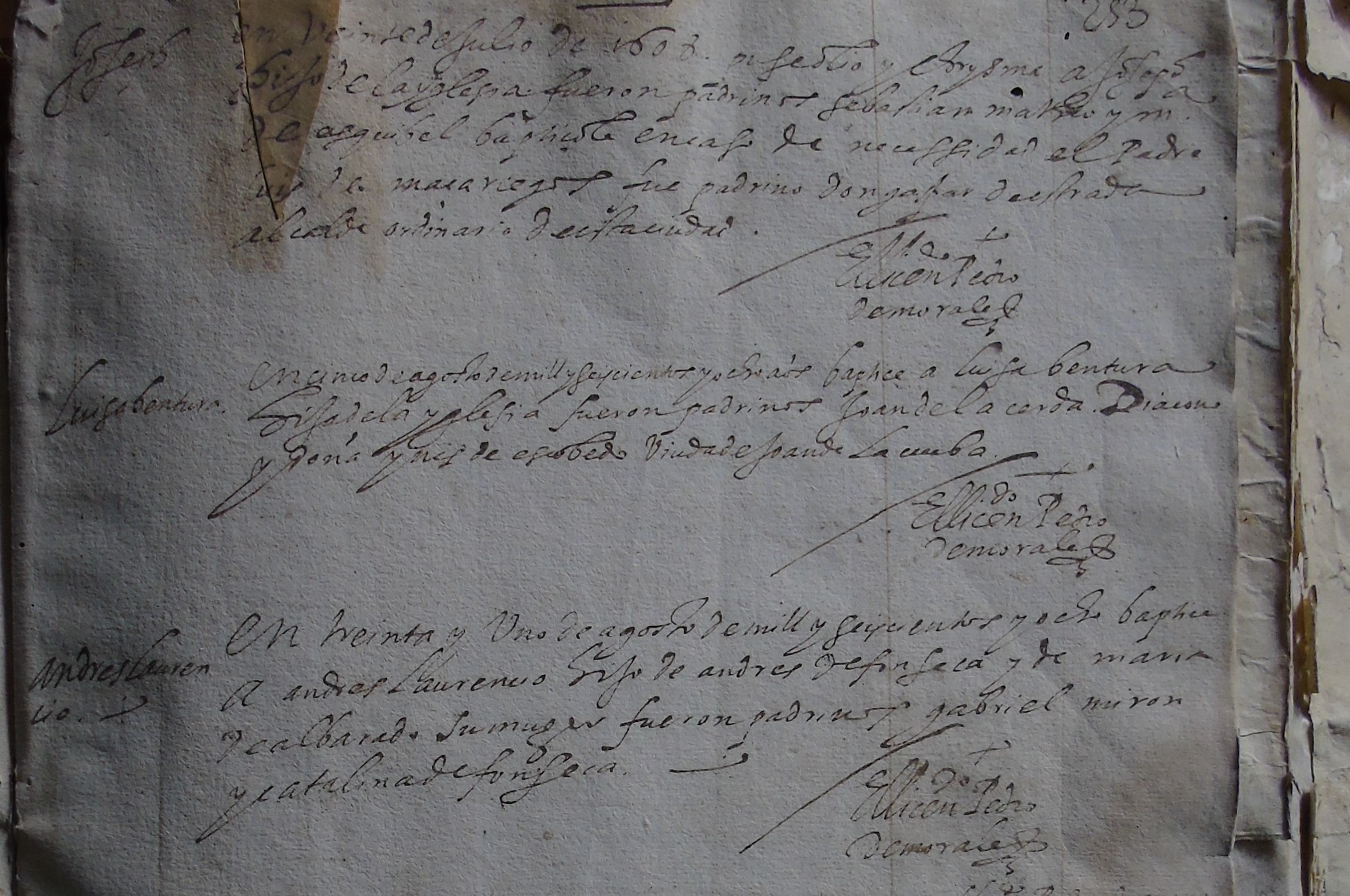 Folio de un registro parroquial de bautizos, que data de 1608, en el que se consigna el nombre del infante, los de sus padres y padrinos, así como la fecha en que se celebró el sacramento. Este documento, que pertenece al Archivo Histórico Arquidiocesano de Guatemala, servía como identificación.