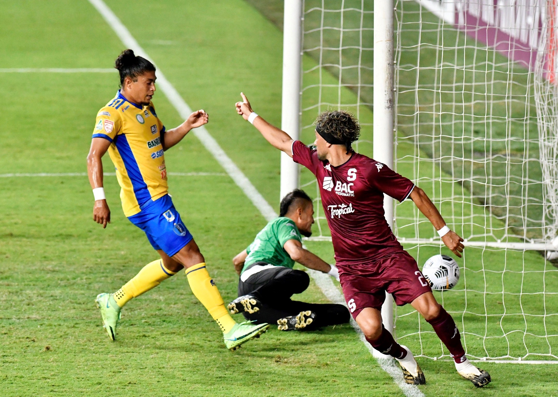 Santa Lucía cayó 4-2 de visita frente a Saprissa, en el partido de vuelta de los octavos de final. (Foto Diario Extra).