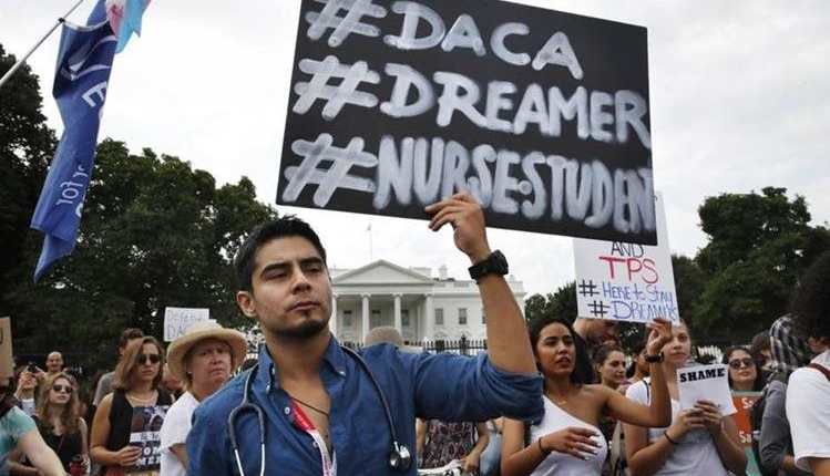 Miles de jóvenes indocumentados que llegaron al país de niños se acogieron al programa DACA. (Foto Prensa Libre: Hemeroteca PL).