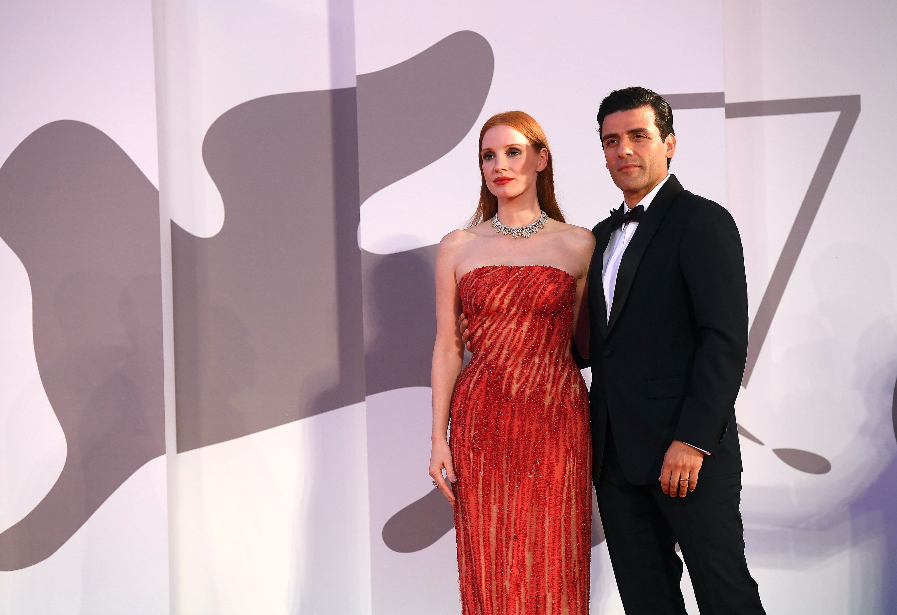 Oscar Isaac y Jessica Chastain le dan la vuelta a “Secretos de un matrimonio”