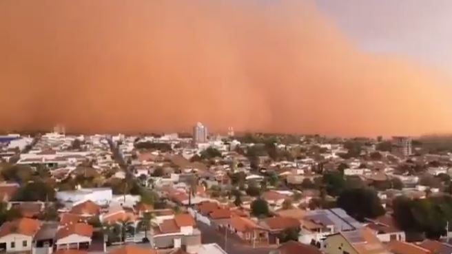 Videos: Qué provocó la impresionante tormenta de arena que causó pánico en Brasil