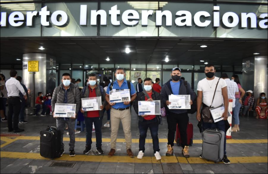En el 2020 casi 120 personas viajaron al extranjero con una visa de trabajo temporal. (Foto Prensa Libre: Cortesía Mintrab)
