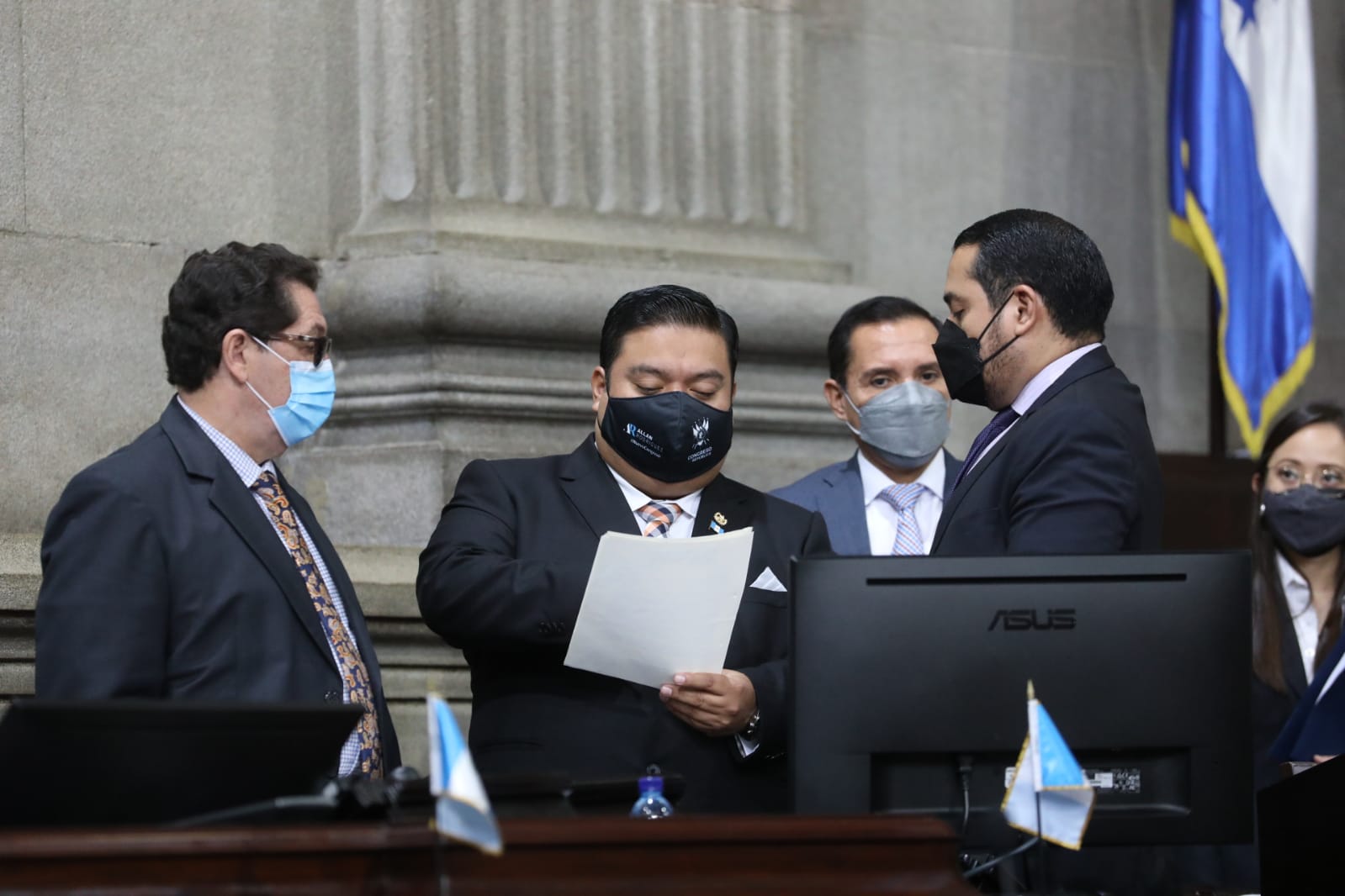 El presidente del Congreso, Allan Rodríguez, convocó el pasado fin de semana a los Jefes de Bloque del Congreso para afinar la propuesta legal. Fotografía: Congreso. 