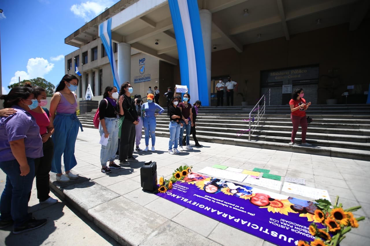 Mujeres reprochan el silencio en la investigación por el crimen contra Angie Caseros y Blanca Ramírez